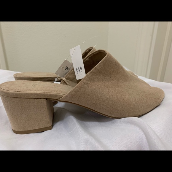 Gap; Suede Open-toe block heel mules; soft tan/nude; size 9; brand new with tag - Picture 3 of 9
